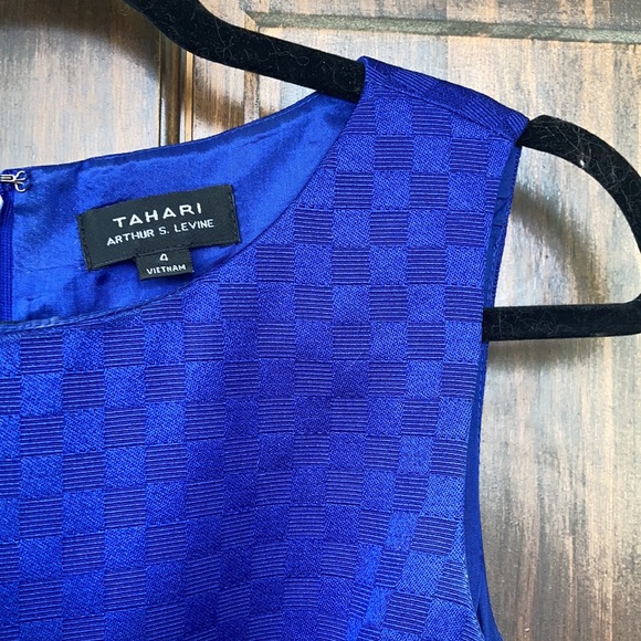 Cobalt blue textured dress size 4 Tahari - Picture 2 of 3